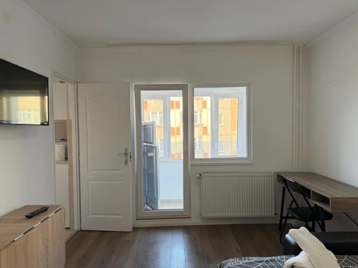 Image 2 of 1 Neat Room Apartment ,35sqm, Zorilor Area