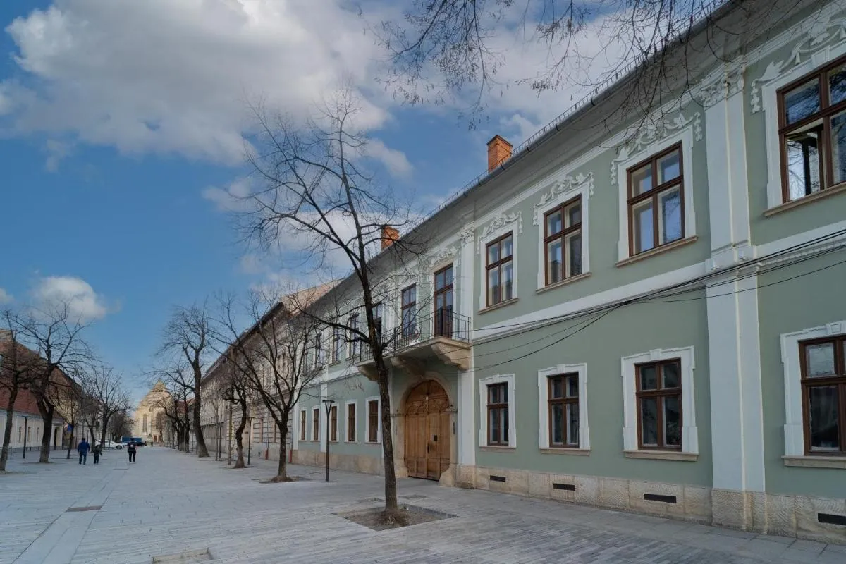 Image 5 of 5* luxury in Unirii square.