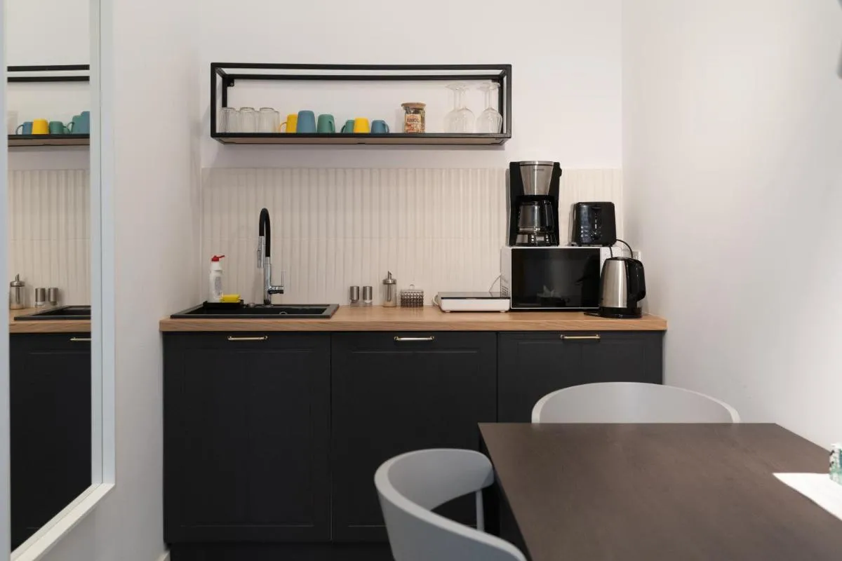 Image 4 of 5 star Luxury Studio-Old Town Center