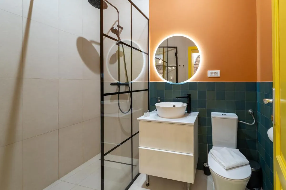 Image 5 of 5 star Luxury Studio-Old Town Center