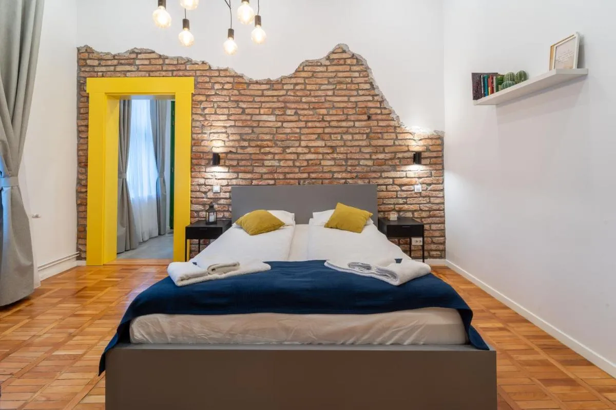 Image 2 of 5 star Luxury Studio-Old Town Center