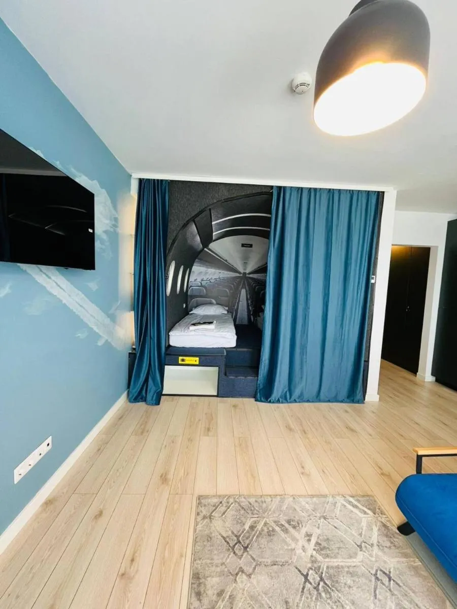 Image 6 of Airliner Apartment