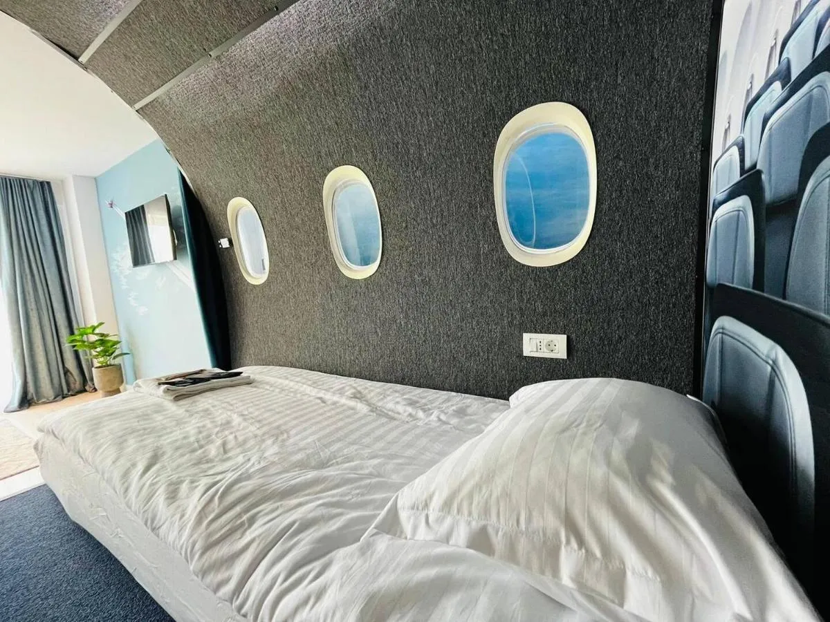 Image 2 of Airliner Apartment