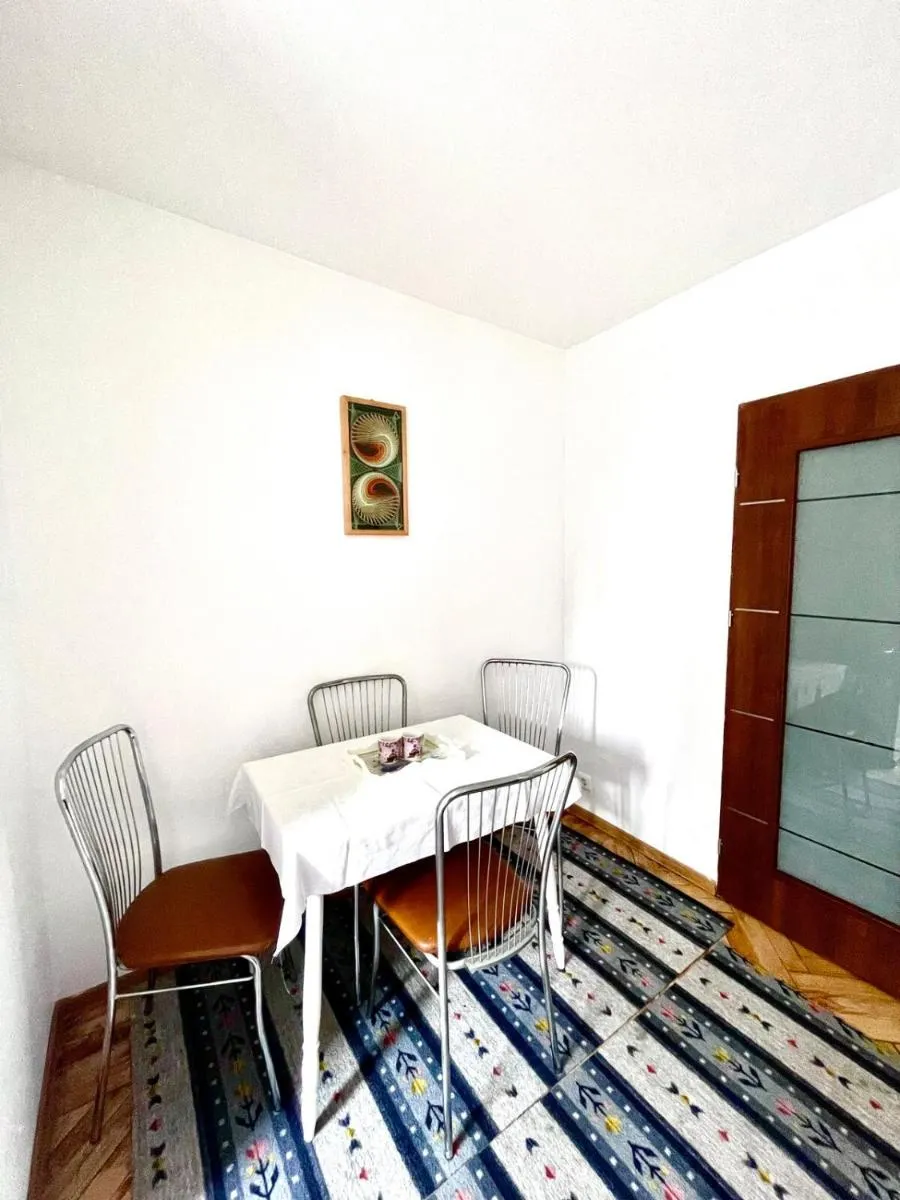 Image 6 of Apartment in the heart of town!