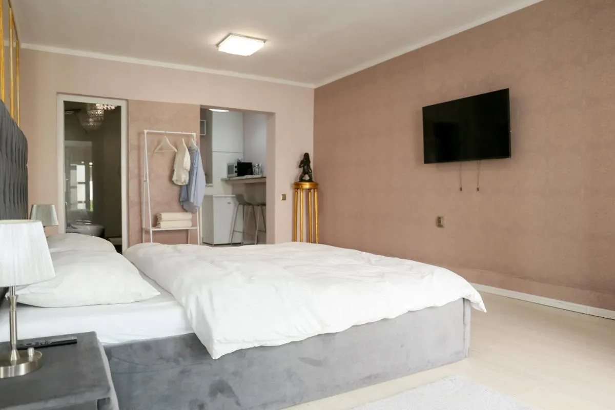 Image 5 of Azur House