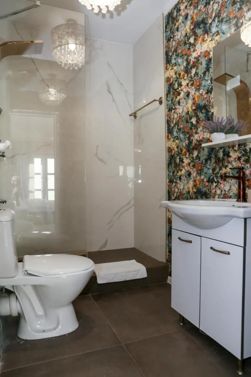 Image 6 of Azur House