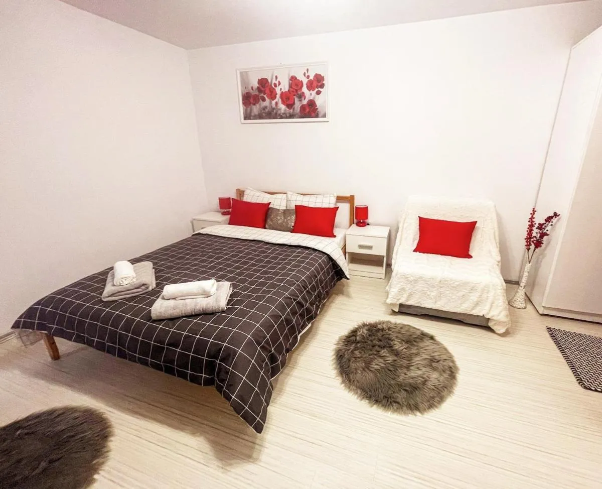 Image 1 of BUZZ Apartment