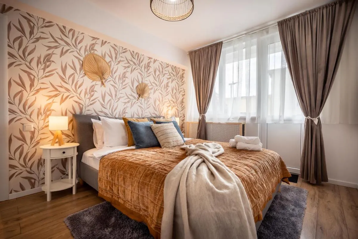 Image 1 of Boho Chic Escape – Hypercenter