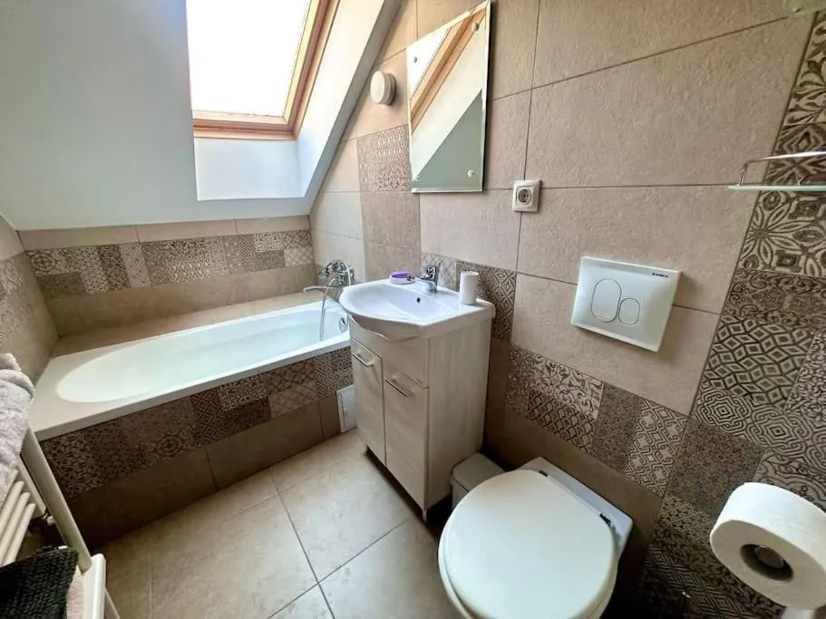 Image 2 of Casa curte interioara, centru