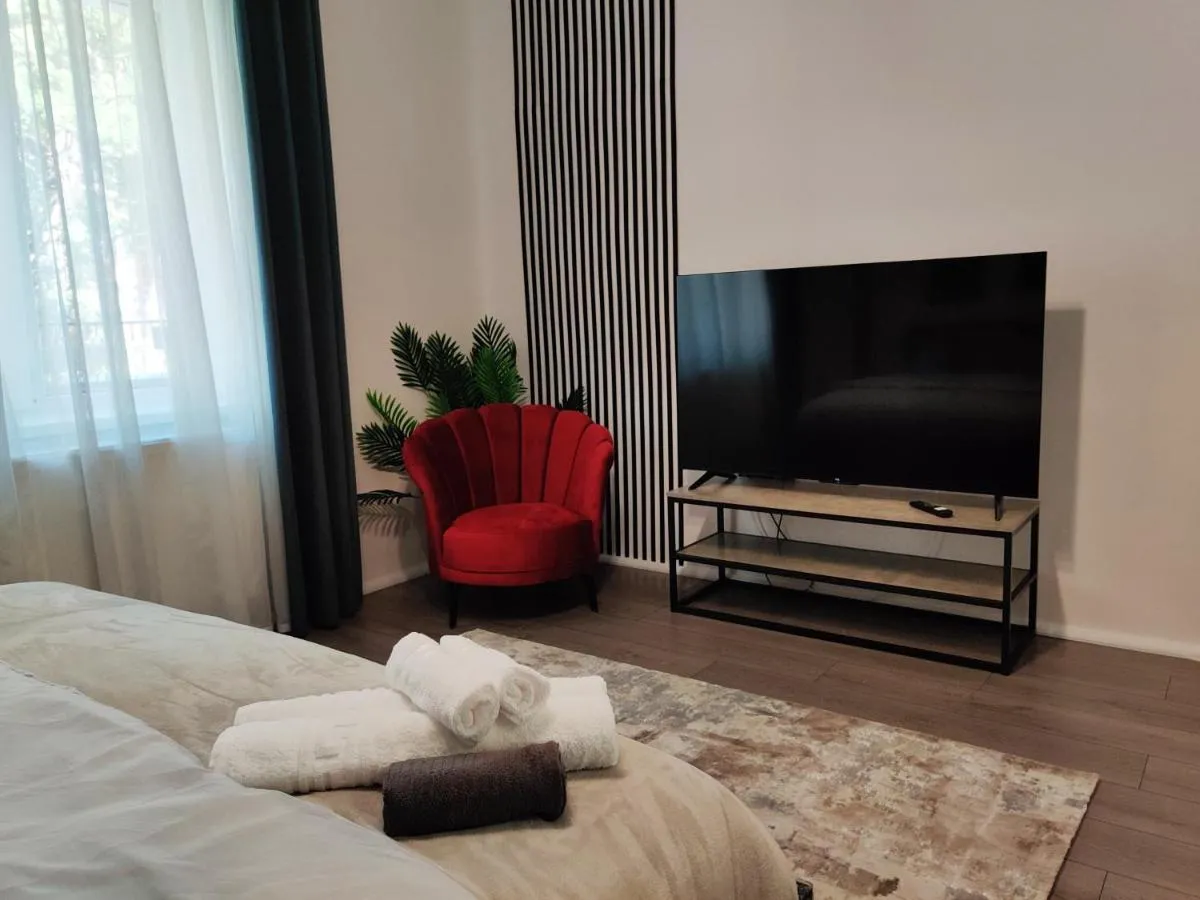 Image 1 of Căsuță cu parcare și grădină – The Cozy Chic Retreat
