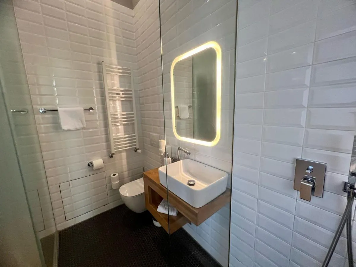 Image 2 of Central Chic