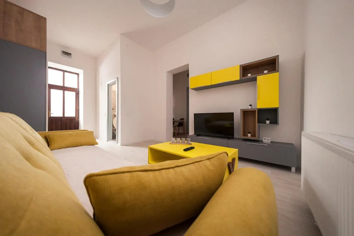 Image 4 of Central Luxury 3