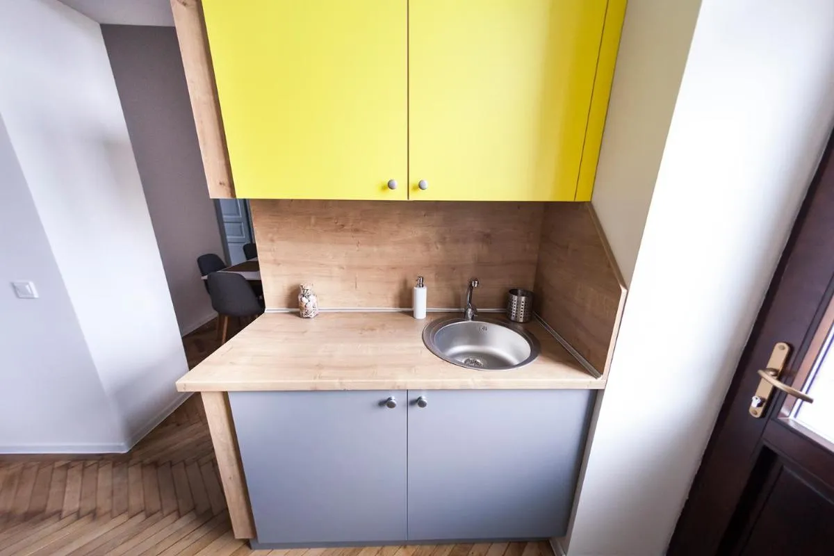 Image 2 of Central Luxury 3