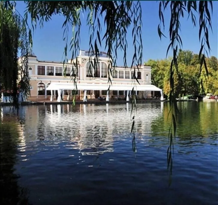 Image 4 of Central Park Studio