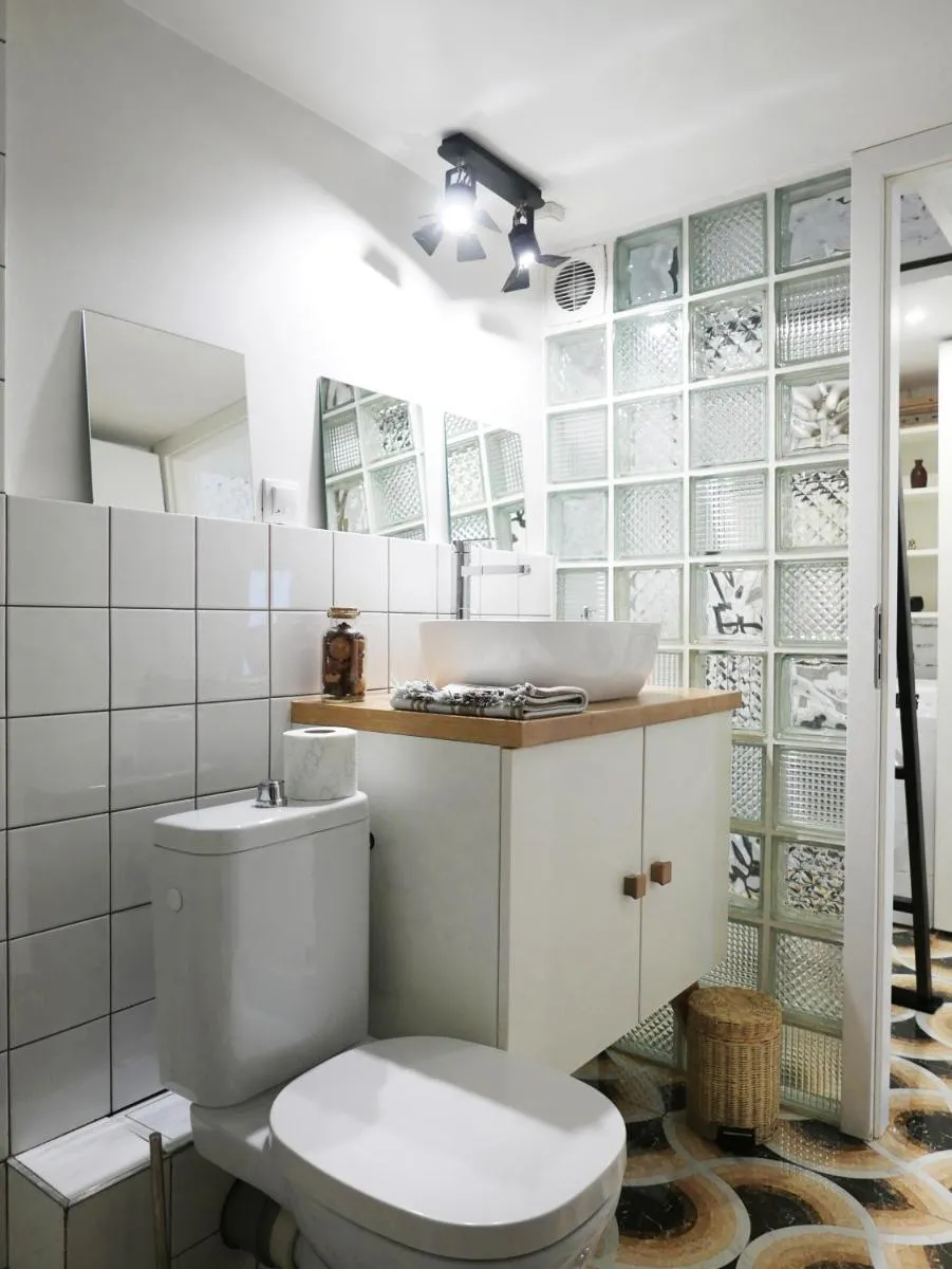 Image 3 of Central Studio Apartment