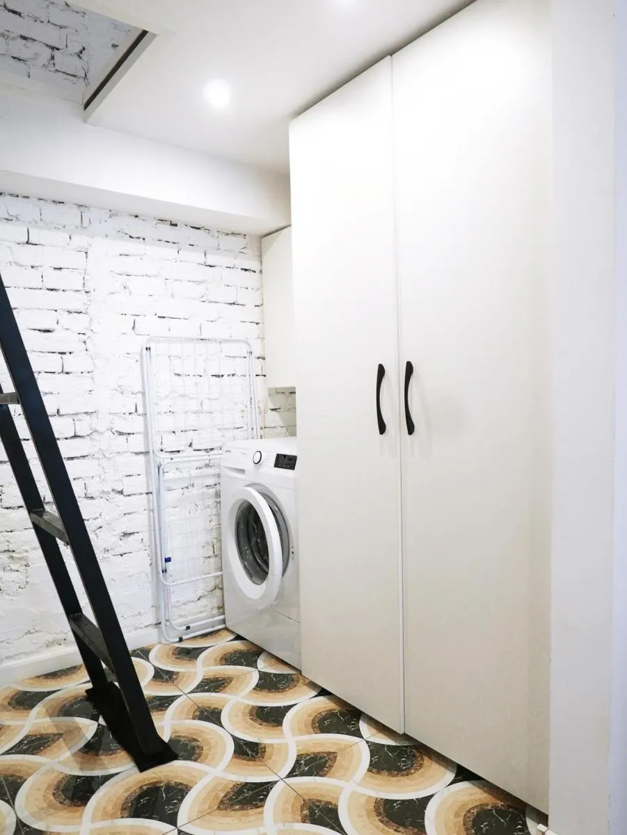 Image 4 of Central Studio Apartment