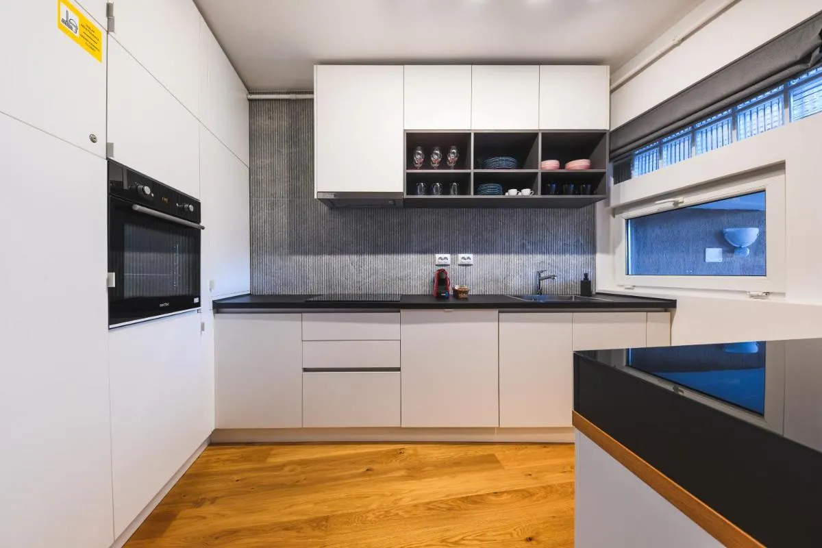 Image 6 of Charming 2 Bedroom Apartment