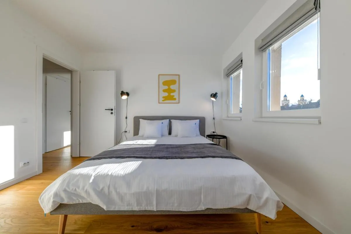 Image 2 of Charming 2 Bedroom Apartment