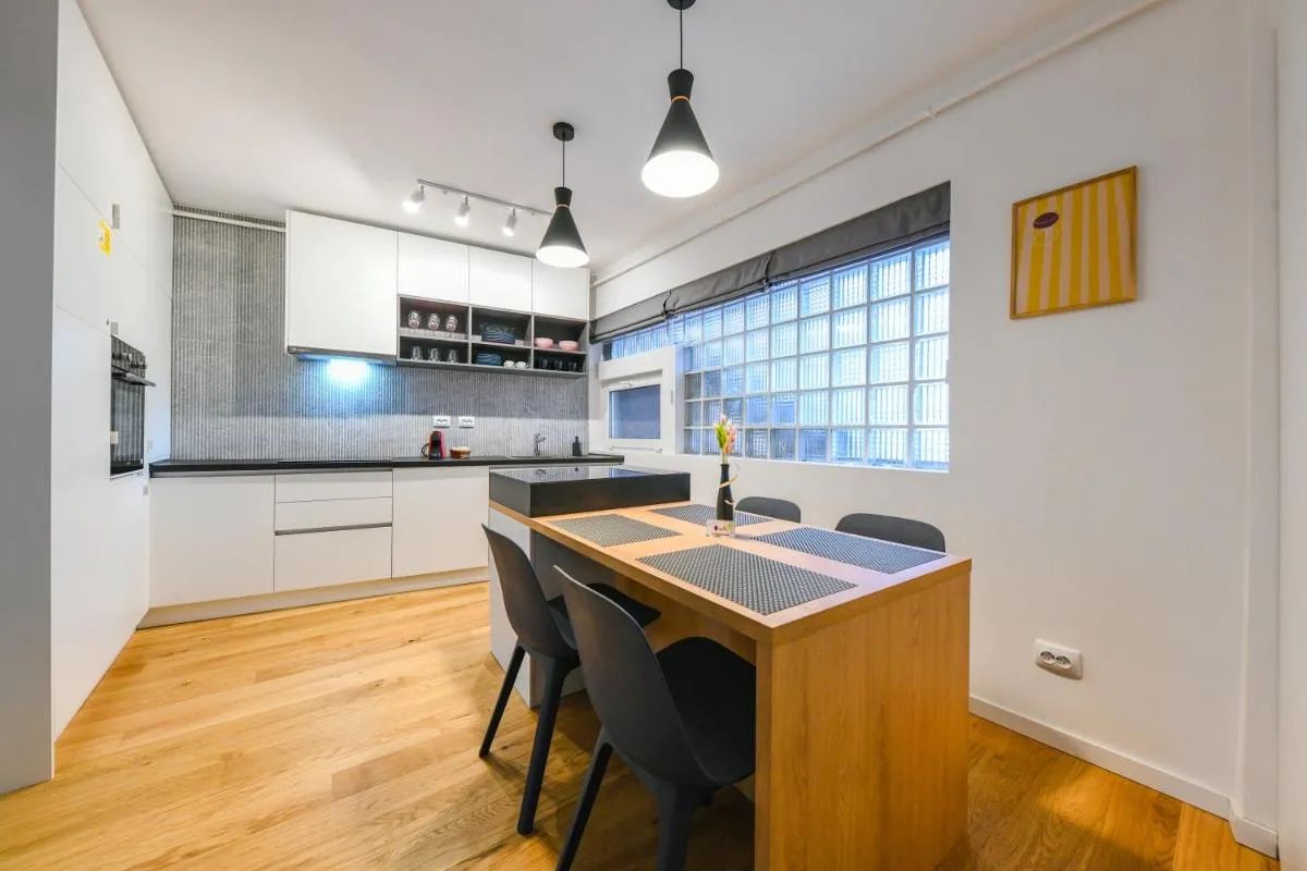Image 1 of Charming 2 Bedroom Apartment