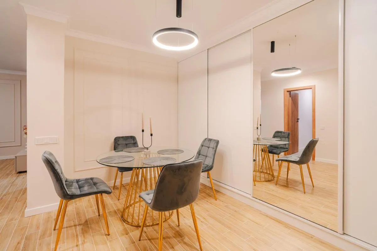 Image 4 of Chic Modern Apt – Netflix & Work-Friendly