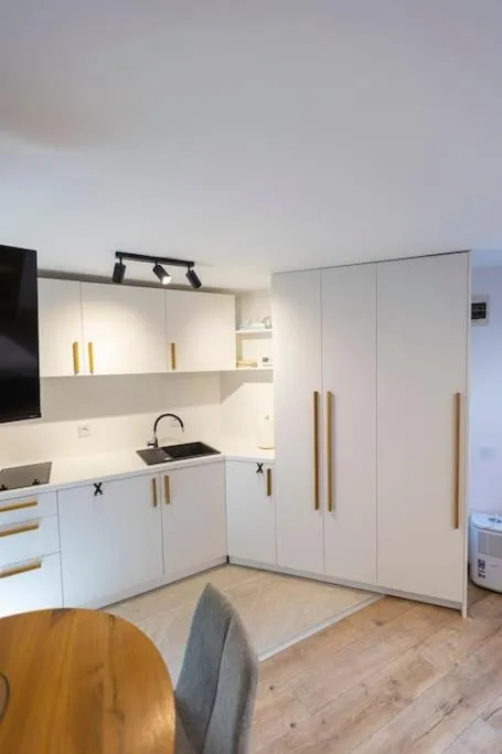 Image 4 of City Center Apartment
