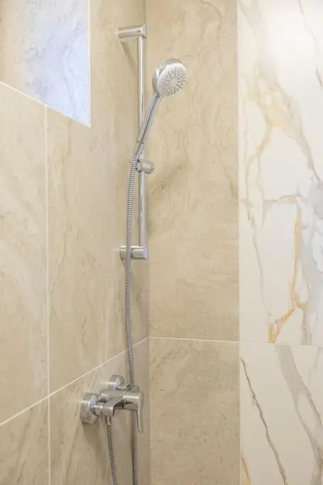 Image 3 of City Center Apartment