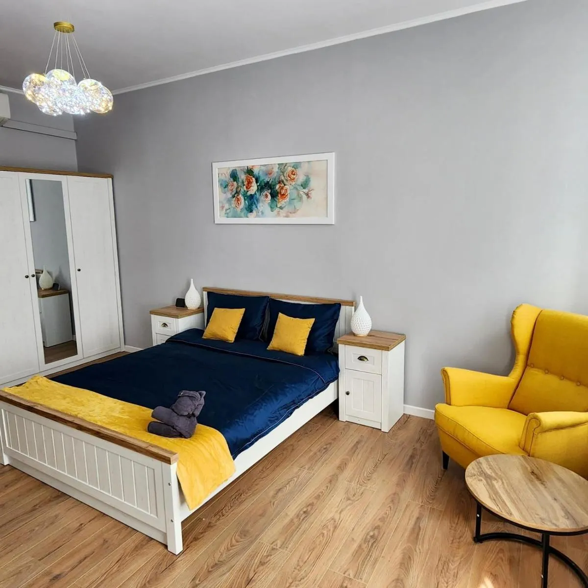 Image 1 of City Center apartment -A