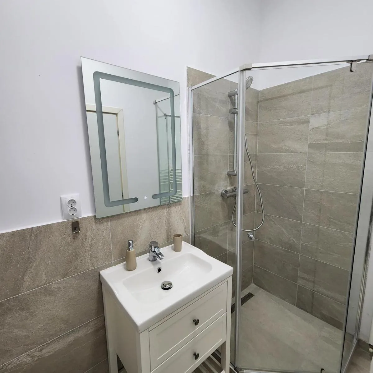 Image 3 of City Center apartment -A