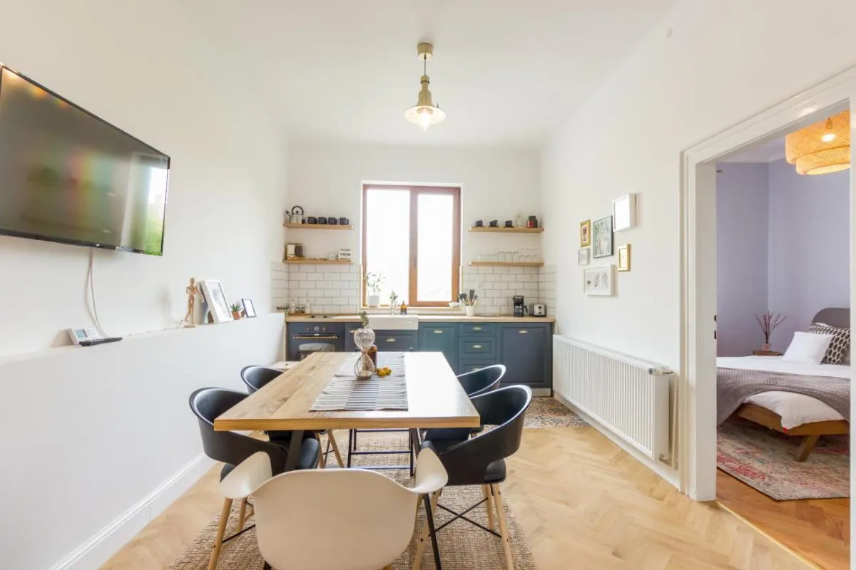 Image 4 of City Chic 3 Bedroom Apartment