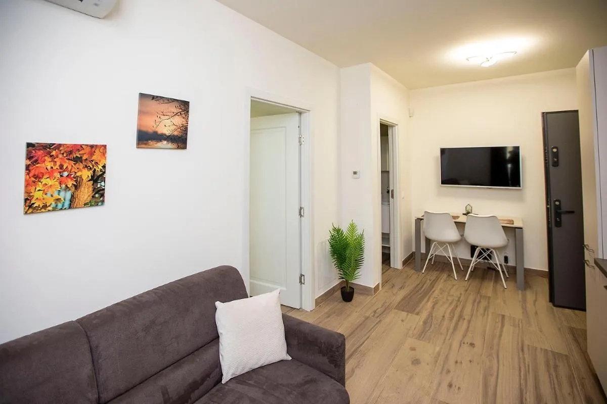 Image 1 of Covaciu aparthotel