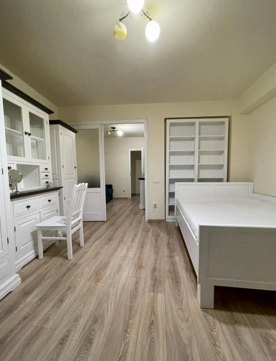 Image 2 of Cozy Central One Bedroom