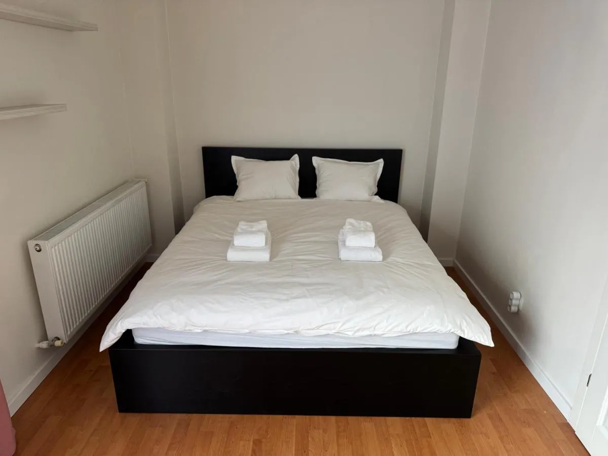 Image 2 of Cozy Semi-Central apartment with free parking and workspace