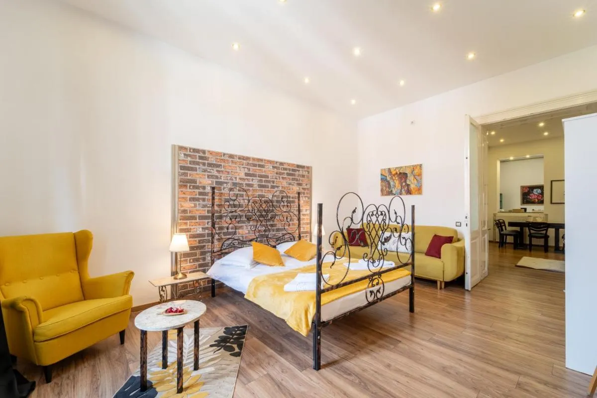Image 5 of Cozy spacious 5 star accommodation in the heart of historic center
