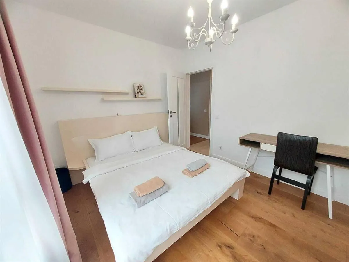 Image 1 of Cozynest Lakeside