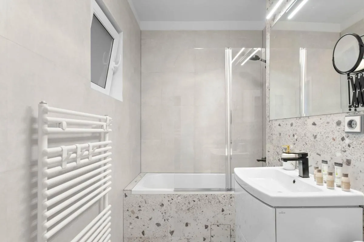 Image 2 of Cozynest Platinia