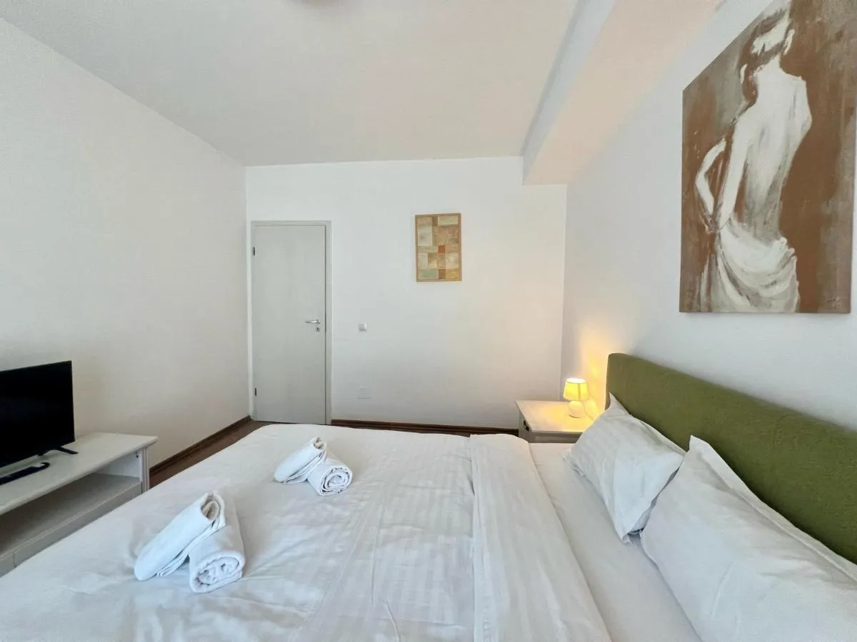 Image 6 of Cozynest west