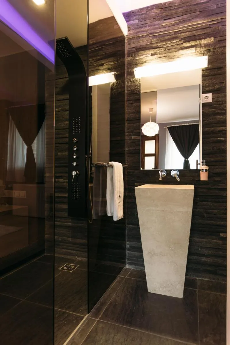 Image 3 of Daan Apartments