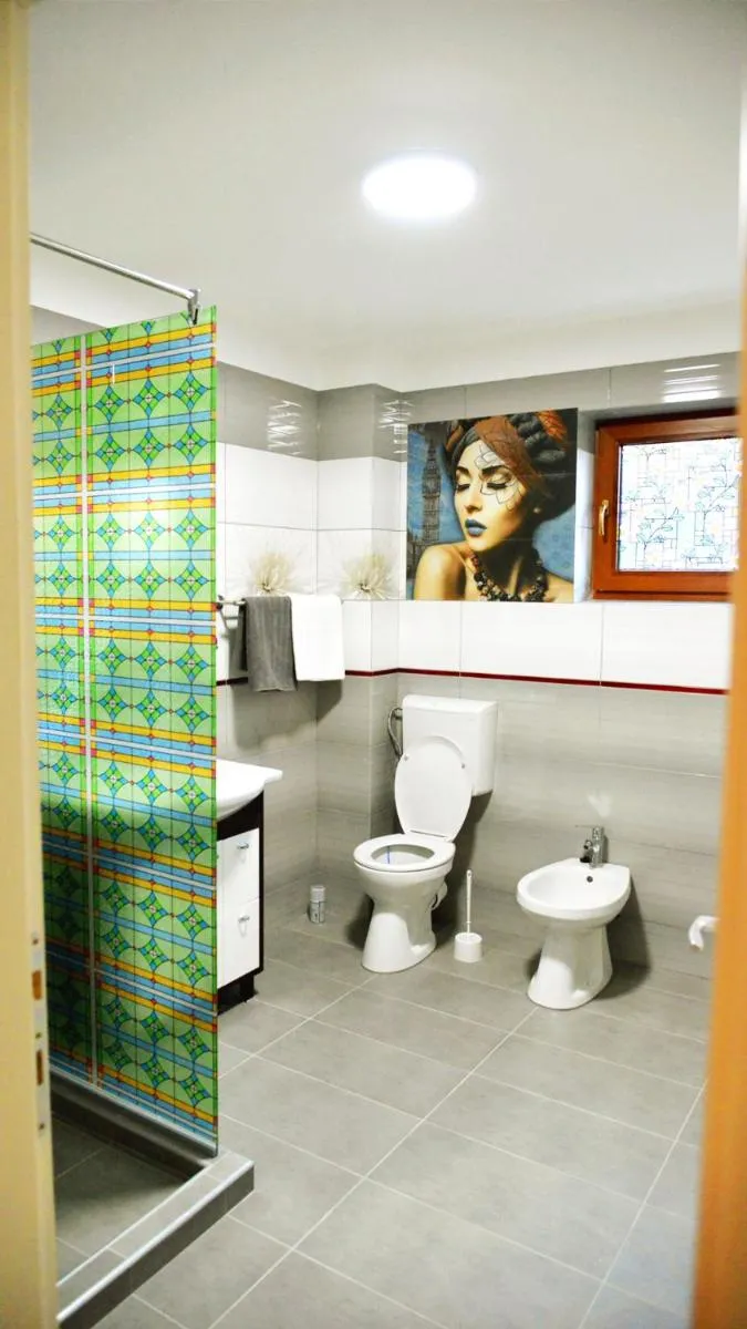 Image 4 of Elena Haus