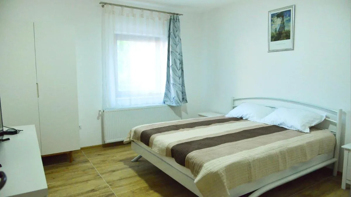 Image 6 of Elena Haus