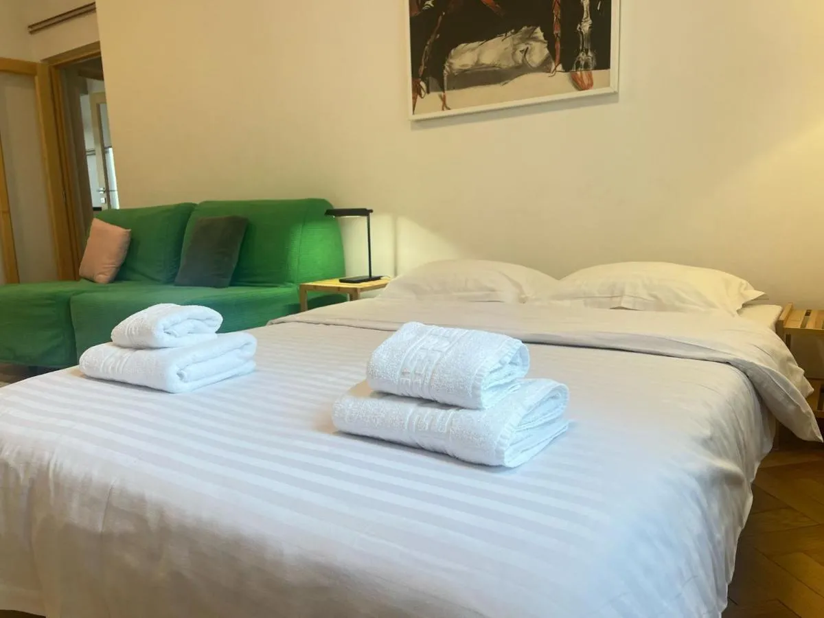 Image 1 of Gutin CozyNest