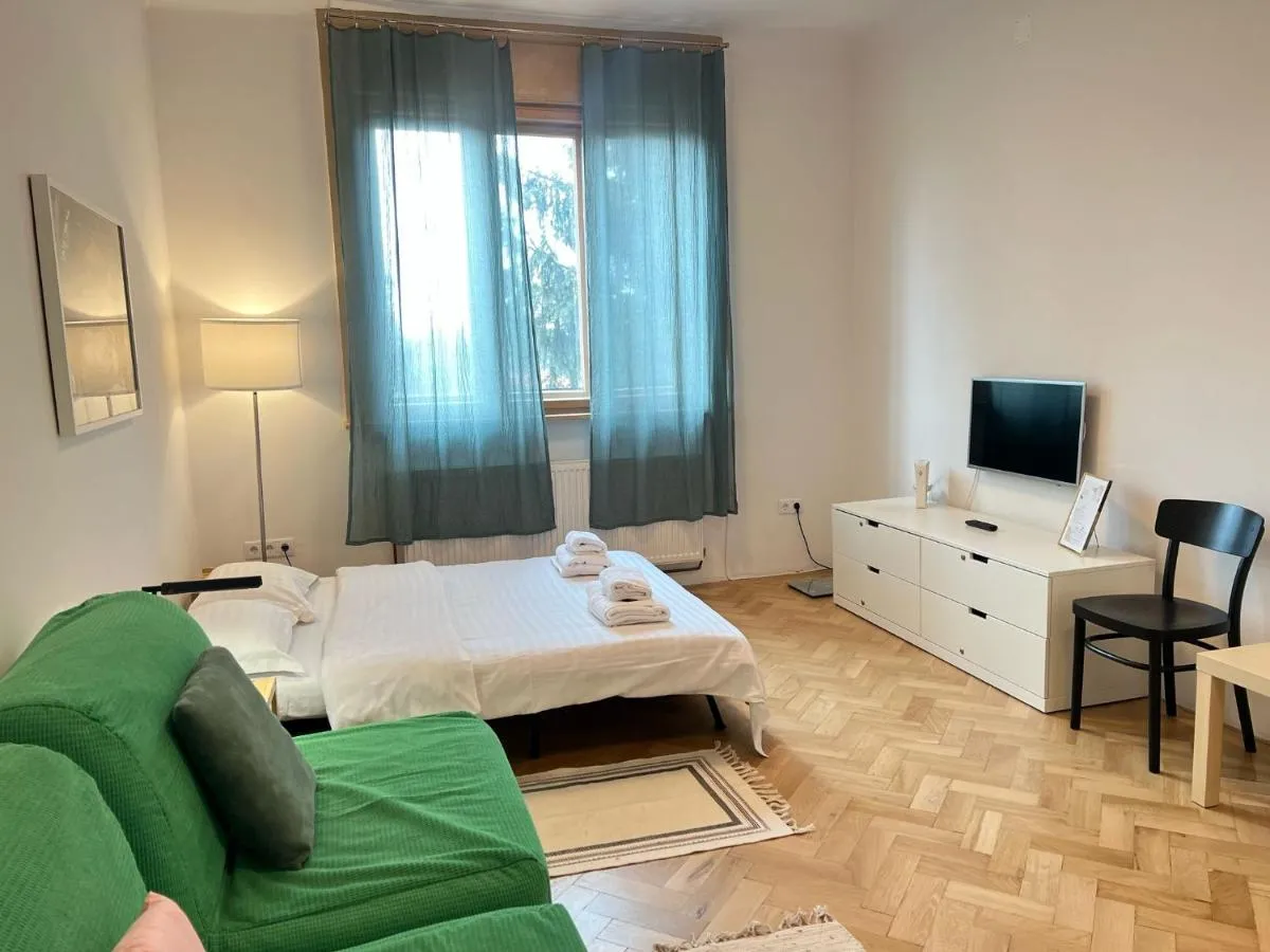 Image 4 of Gutin CozyNest
