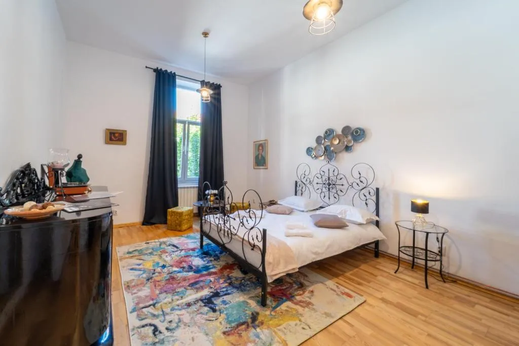 Image of Historic 5 star apartment in the main plaza