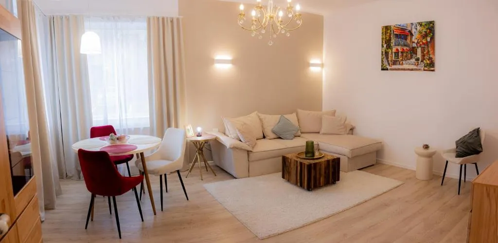 Image of Homey Luxury- entire house, free parking, yard
