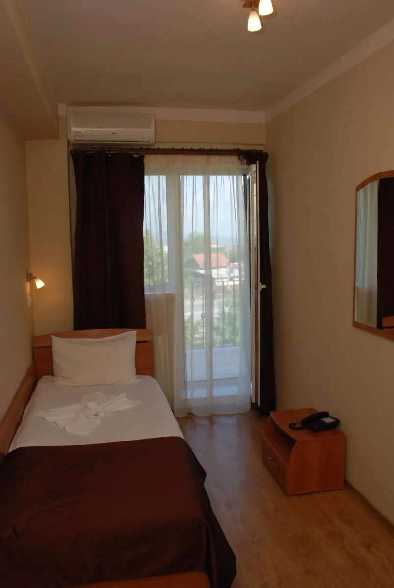 Image 3 of Hotel Liliacul