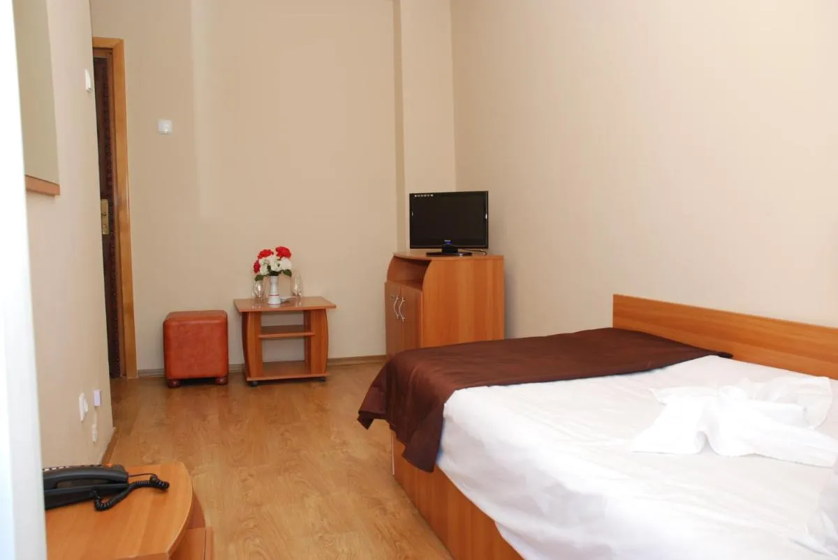 Image 2 of Hotel Liliacul