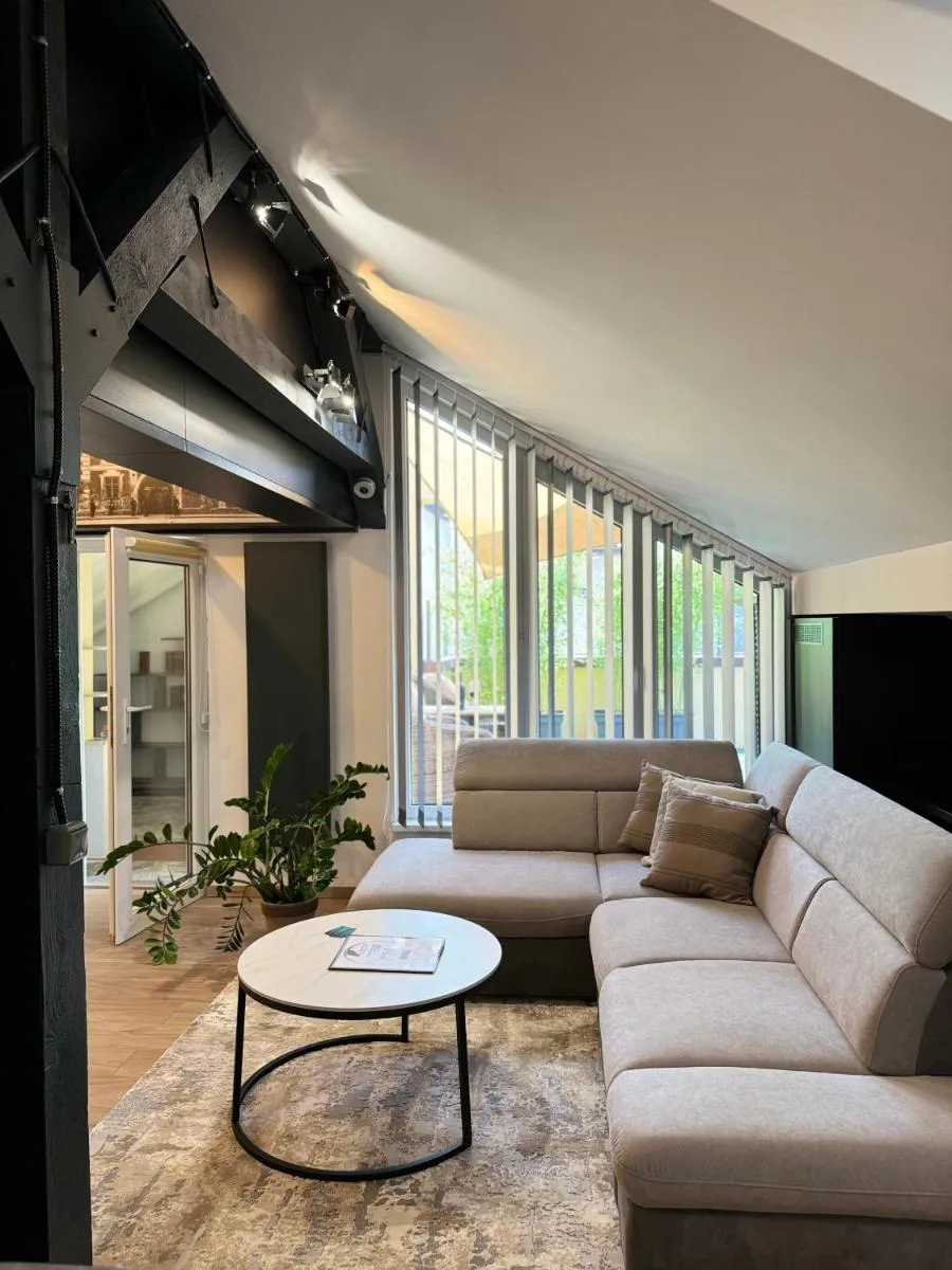 Image 4 of House Pica