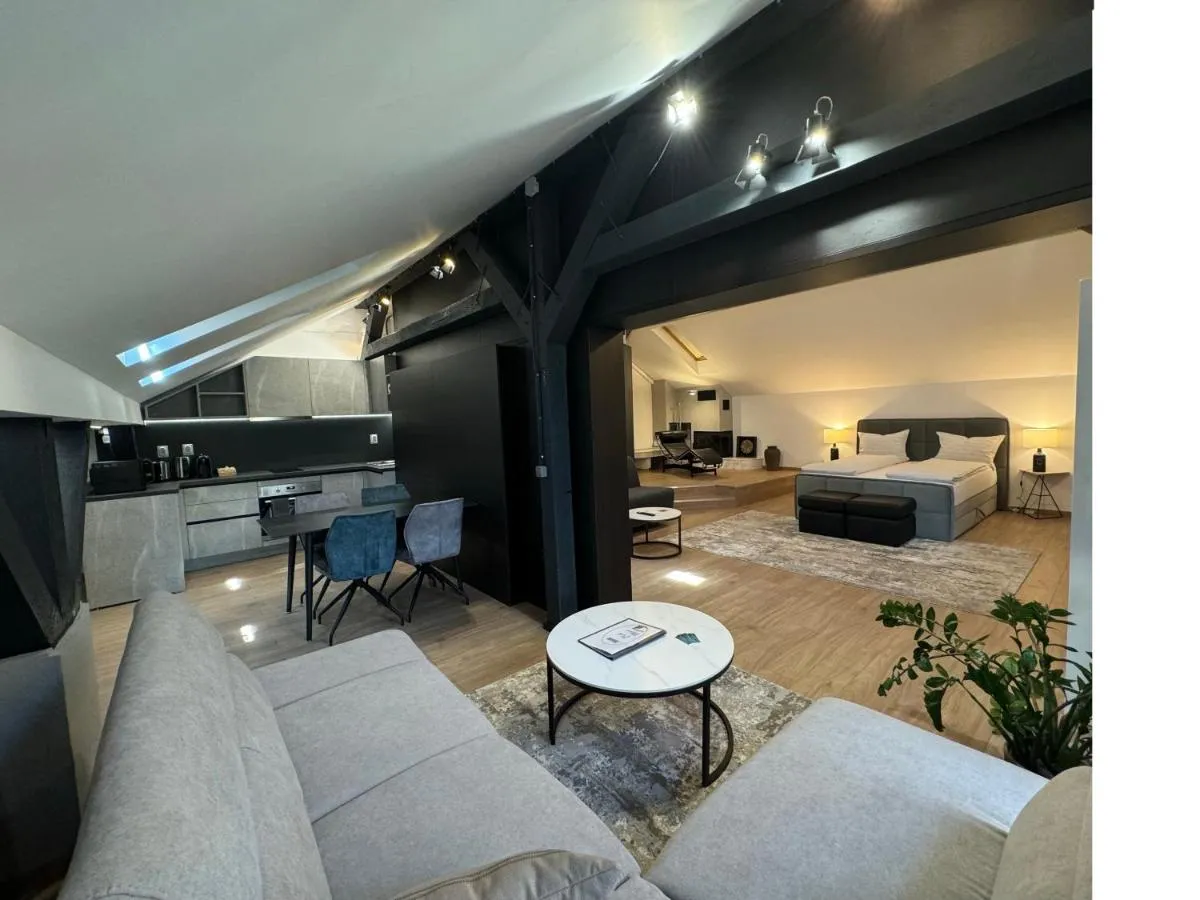 Image 1 of House Pica
