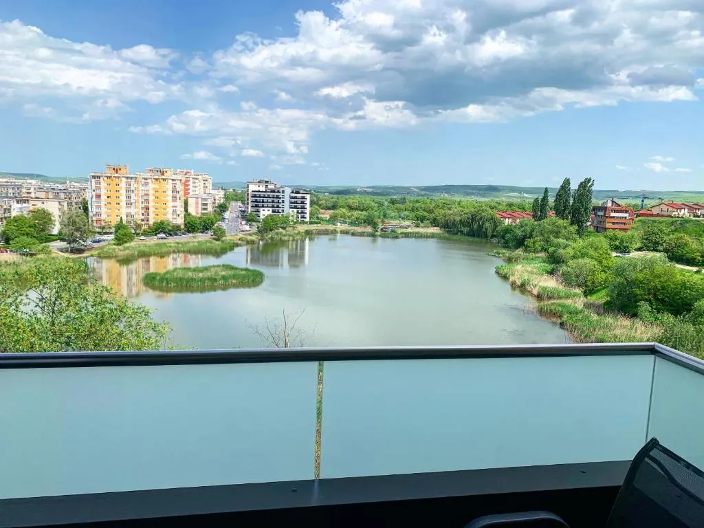 Image of LAKE VIBE