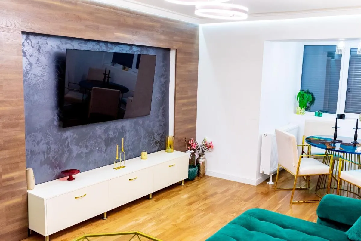 Image 1 of Lady Suite