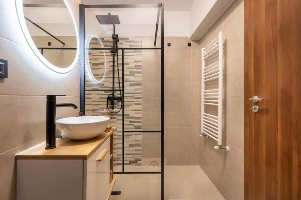Image 2 of LakeView CozyNook – Tennis, UnderGround Parking, Modern, Balcony